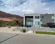 Magnificent 4 bedroom New home with views minutes from Arches