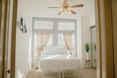 2 bd /1 b condo &fireplace. 10 min to DFW airport Hotels near Trinity Rail Express - CentrePort/DFW Airport Station