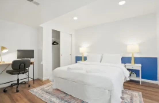 Newly Remodeled Walkout Basement w/ Private Entry, full kitchen, private W/D