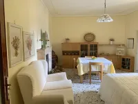 Charming apartment with fireplace in the center Hotels in Spoleto