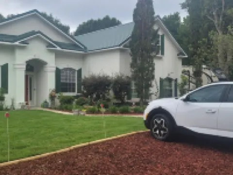 Gorgeous 5 bedroom home w/ pool. Close to  Destin Beaches. No cleaning fee! Hotels in Niceville