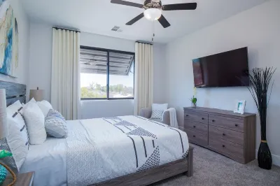 Knockout home in downtown Gilbert, with Jacuzzi Отели рядом с достопримечательностью «Парк Дискавери»