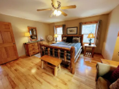 Spectacular year-round views of Smokey Mountain National Park from a D-Log Cabin