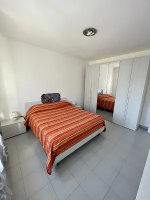 Very bright apartment with parking space, 10 minutes from the beach Hotel in zona Stagno della Coluccia