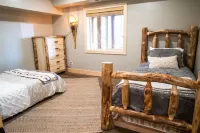 Stone Hearth Hideaway Hotels in Duck Creek Village