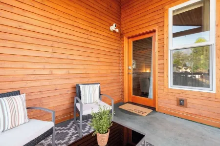 Cozy Willamette Valley Cabin With Modern Comforts