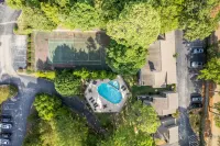 Lake Hamilton Condo - Sleeps 4, Pool, and Hot Tub!