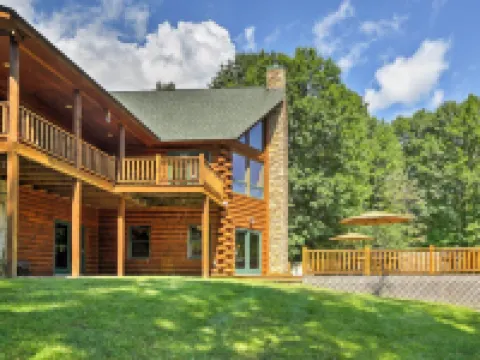 NEW! FOLEY'S LOG CABIN with Hot Tub Hotels in Shawangunk
