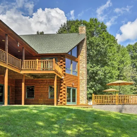 NEW! FOLEY'S LOG CABIN with Hot Tub