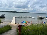 Blue Beach Cottage - 5 Minute Walk to Private Beach!