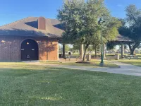 3-bedroom vacation home steps to Prien Lake Park and 1.5 mile to Casinos.