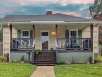 University Mill House, Walk to Town, King, Fenced Yard, Hammock, Fire Pit, Porch Hotels in Kannapolis