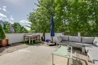 Elegant 3-Bedroom Home with Stunning Rooftop Deck & Dining Area