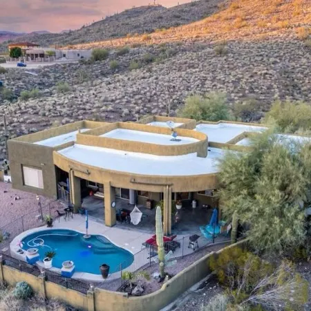 Spacious 4-bedroom house with Mountain View’s, pool and putting green.