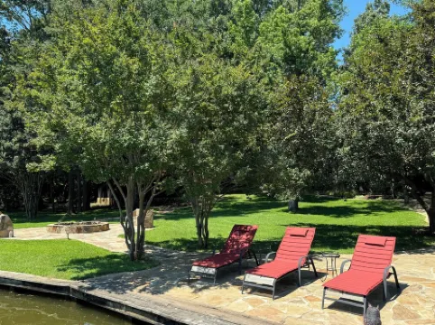 Beautiful, cozy lakehouse w/ guesthouse, amazing outdoor living & boathouse!