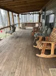 2 bedroom 1 bath cabin with privacy, 1 mile from main highway