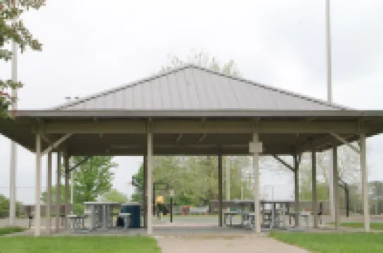 Come relax in this beautiful 3 bedroom house with lots of space! cozy & peaceful