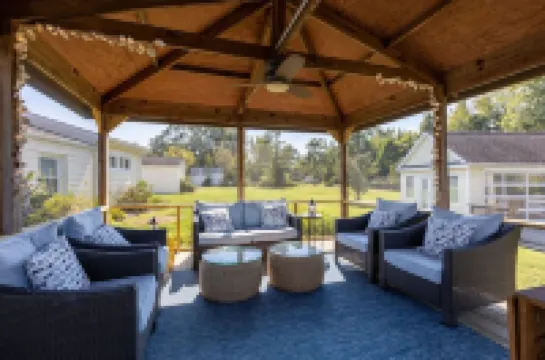 Home on Jackson Creek Home w/kayaks, bike, dock. Available guest cottage extra.