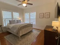 Cottage near Downtown Center Point, 10 min to Kerrville & Comfort, pet-friendly
