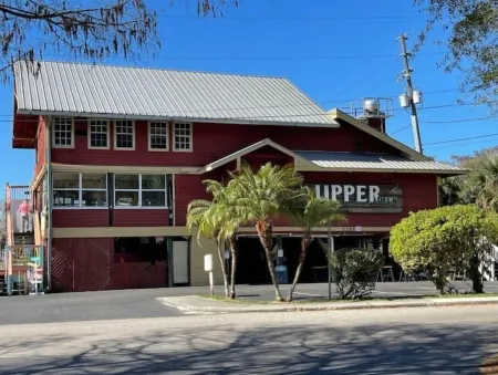 Main River house: Includes Kayaks, Canoe, Game Rm, Weeki Spring behind home,