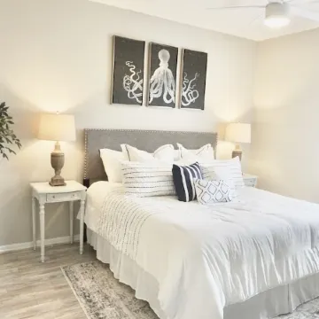 • The Coastal Haven • Walk To Beach! • REMODELED •