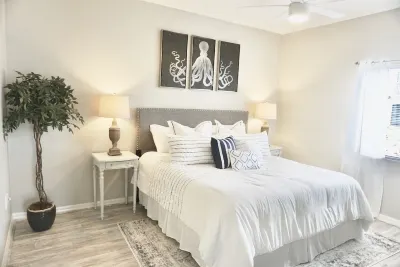 • The Coastal Haven • Walk To Beach! • REMODELED •