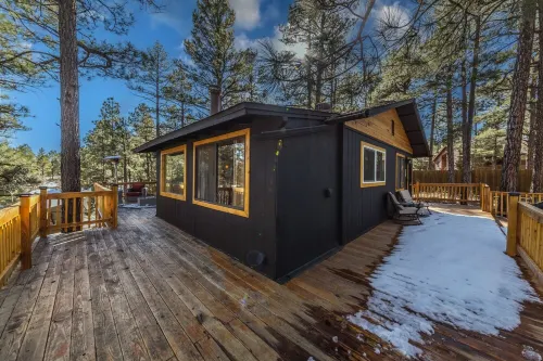 Peaceful Show Low Cabin in the pines! 3 min to the lake!