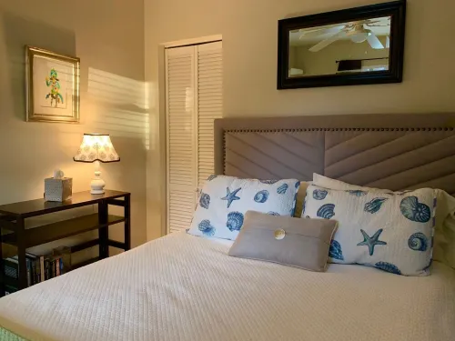 Joel's place: cozy 2 bedroom cottage with heated pool