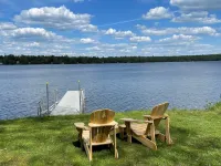 Enjoy beautiful Maine with direct access to Snowmobile trails on Piper Pond 皮斯卡特奎斯縣酒店