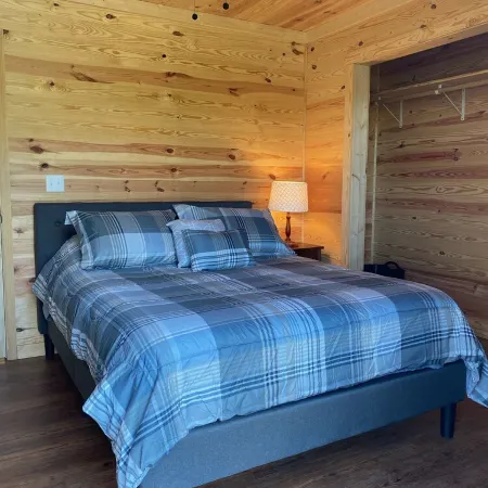 Quiet fishing cottage with lake view. 2 BR/2BA<br> “come catch some memories”