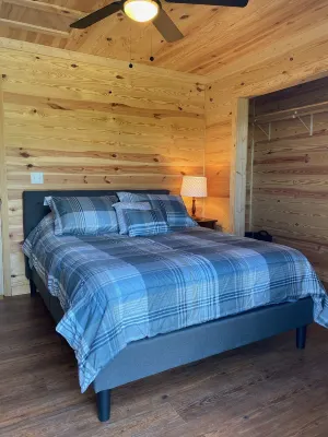 Quiet fishing cottage with lake view. 2 BR/2BA<br> “come catch some memories”
