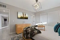 Luxury Catalina Foothills Heated Pool and Spa Sleeps 16
