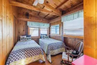 Charming Cottage on the Bay and Golf Course with private patio and boat dock.