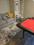 Cozy spacious 1-bedroom apartment sleeps 3, with AC, walk to town. Near skiing.