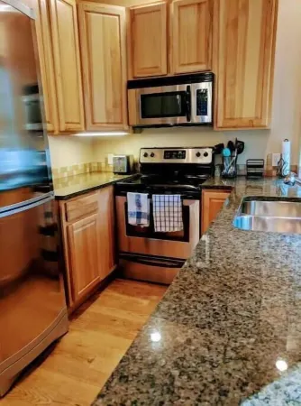 Walk everywhere one block from charming Golden CO Отели рядом с достопримечательностью «Маунт Голиат Нэчурал Арея»