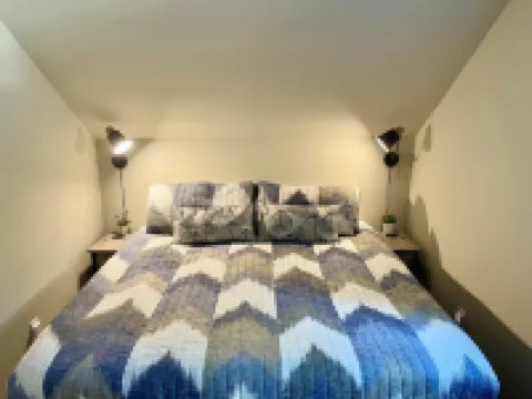 Cabin Retreat in the Woods - Hot Tub, Grill, Firepit, Ski at White Pass, Hiking