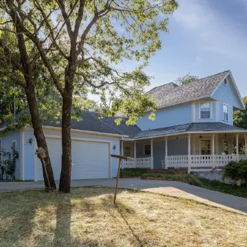 Julian Farmhouse/Fenced 2 acres with spa, right outside Julian. Pet Friendly!