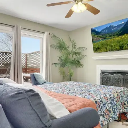 PROMO 10% WEEKLY AND 15% MONTHLY OFFNaperville/Aurora, King Bed, Fenced Yard!