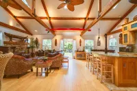 Tropical Palms Plantation Beach Cottage - Historic Encinitas Walking District