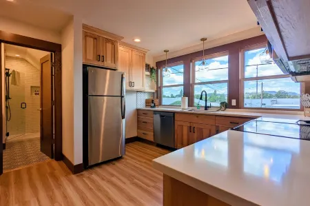 Newberg Wine Country Suites: Noir Room