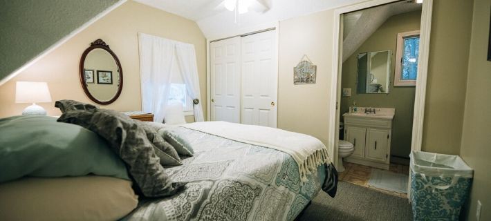 Adjacent to beaches, 3 minute walk to downtown, Quiet Atmosphere, FREE WIFI Hotéis em Wayne County