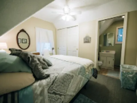 Adjacent to beaches, 3 minute walk to downtown, Quiet Atmosphere, FREE WIFI Hotéis em Sodus