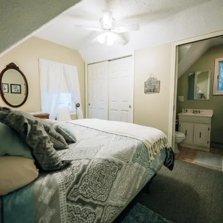 Adjacent to beaches, 3 minute walk to downtown, Quiet Atmosphere, FREE WIFI Hotels in Wayne County