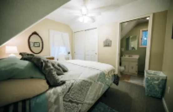 Adjacent to beaches, 3 minute walk to downtown, Quiet Atmosphere, FREE WIFI Hotels in Sodus Point