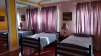 Beautiful spacious home/salt water pool in Encino. Hotels near Trader Joe's