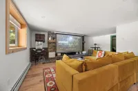 Dreamy  5 bedroom cabin in Greenville