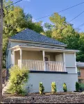 NEW! Hip Downtown Pad! Walk Everywhere!