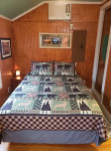 Water front cottage w/water access, firepit & great sunsets.