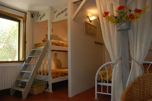 T2 on the ground floor in Provencal Bastide with swimming pool, in the heart of the Luberon Hotels in Castellet