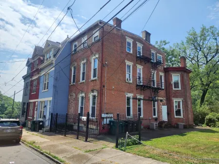 Large 2 bedroom near Downtown & University